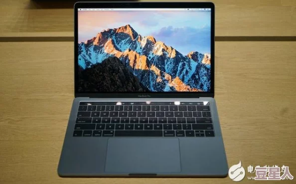 丰满50macbookpro高清：新款MacBook Pro发布，性能与设计双重升级引发热议