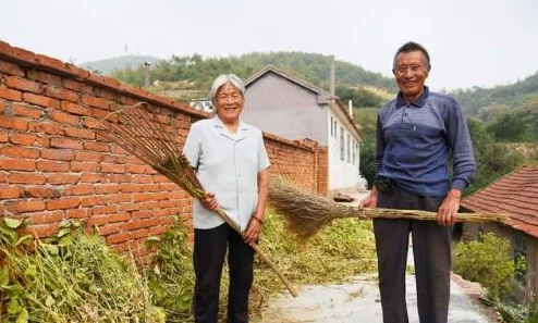 老孙头的春天：描绘乡村生活的变迁与老年人的情感共鸣，展现自然变化与人际关系的深刻联系