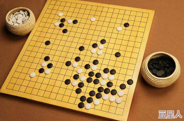 楚晚宁张腿放棋子磨角，围棋对弈中展现出独特的战术思维与心理博弈，引发观众热议与关注