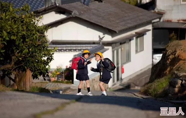 日本乡下有许多亲近相尾换伴，这种现象反映了当地人们在生活中建立深厚情感联系与互助关系的独特方式