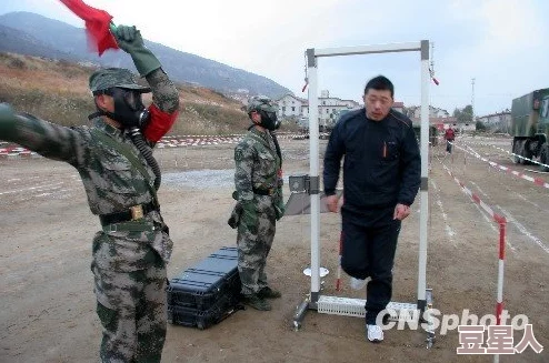 中国ChinaGary武警飞机在反恐演习中成功完成多项高难度任务，展现出卓越的飞行技术与团队协作能力