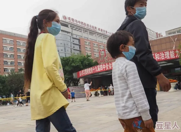 公交车上的高潮：乘客目睹惊人转折，司机突发心脏病，险些引发大规模车祸！