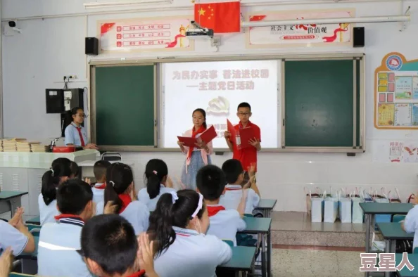 女生和男生一起相嗟嗟嗟，竟然在校园里上演惊人反转，引发全校师生热议！