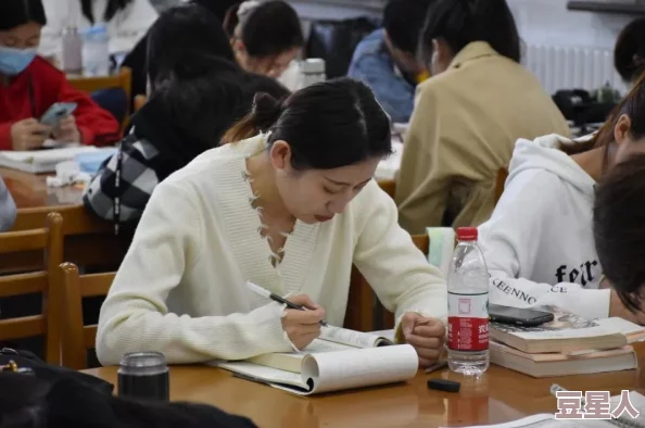 大学生特黄特色大片免费播放：新学期校园生活的多样性与挑战，如何平衡学习与娱乐？