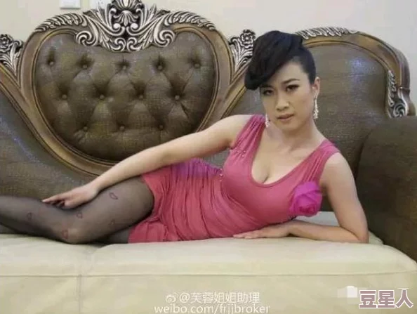 杉原杏璃豪放摸g乳视频引发热议，网友纷纷讨论其大胆表现与娱乐圈的界限问题