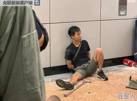 香港三级正洗澡被强2：警方介入调查，受害者已接受心理辅导，社会各界呼吁加强保护措施