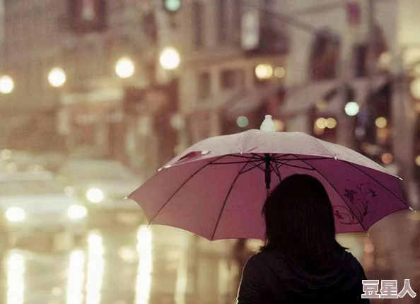 一晚上用了好几个雨伞，探讨恶劣天气对出行的影响及雨具的选择技巧