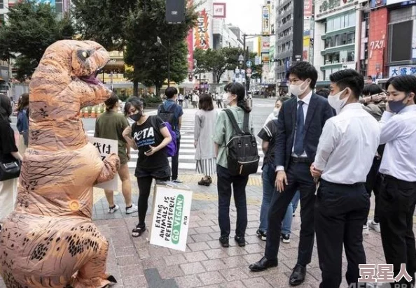 日本综合一区：震撼！东京街头惊现神秘生物，目击者纷纷拍摄上传引发热议！