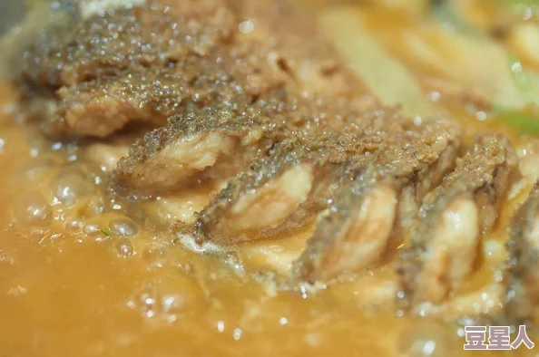 鲤鱼乡太大了好爽，近日吸引了众多游客前来观光，体验乡村生活与自然风光，活动丰富多彩