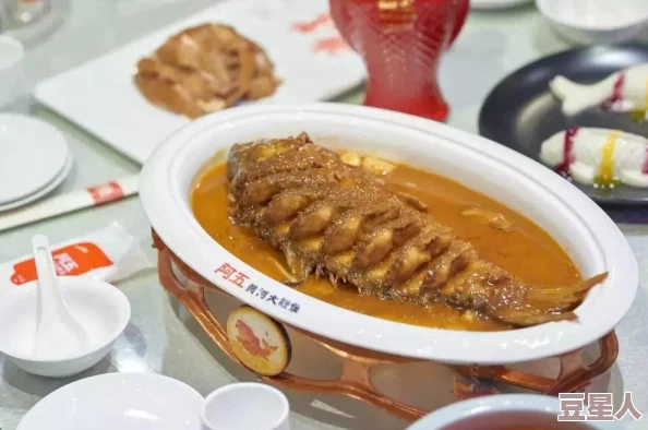 鲤鱼乡太大了好爽，近日吸引了众多游客前来观光，体验乡村生活与自然风光，活动丰富多彩