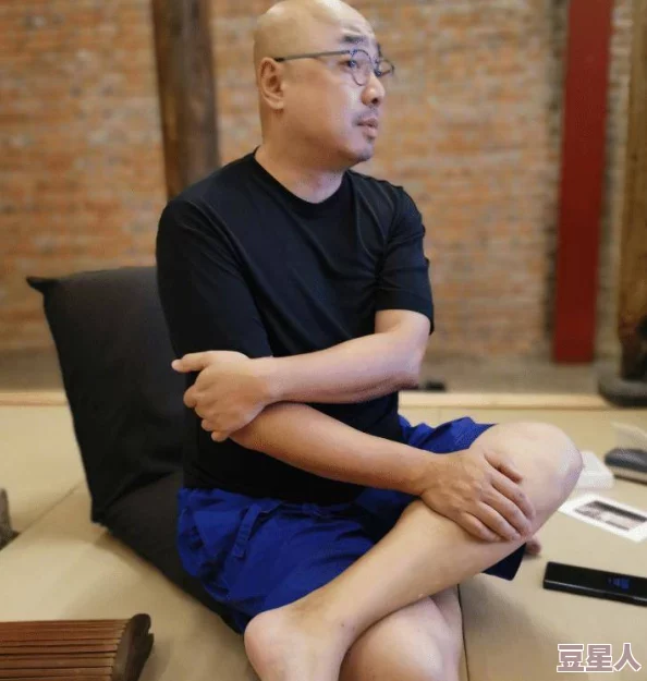 美女大揉胸动态图引发网友热议，许多人认为这种内容过于低俗，不符合社会主流价值观