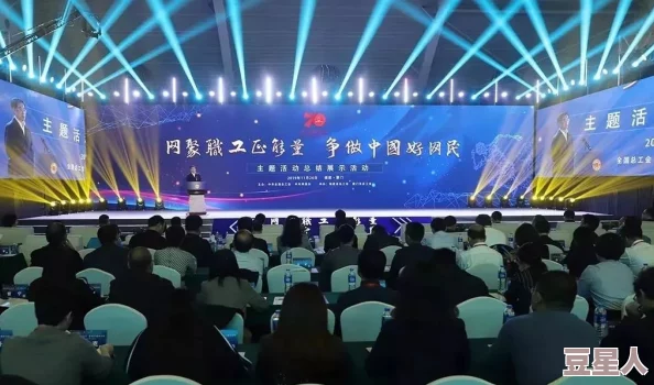 色戒吃奶动态图：最新进展揭示该作品在网络文化中的影响力及其引发的社会讨论与反响