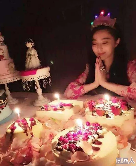 没戴奶罩全班吃我胸惊喜：今天是我的生日派对哦！