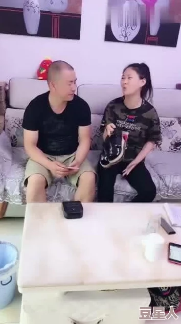 打屁股+脱裙子+趴下+打屁股为什么在特定圈子内形成一种独特的文化和交流方式